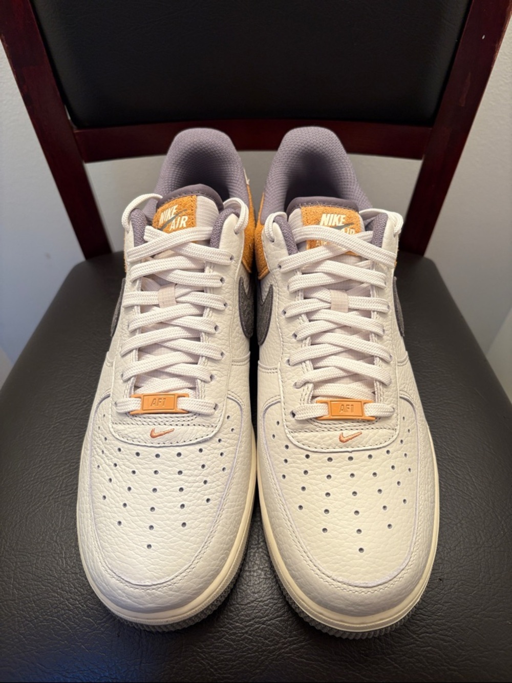 New Nike Men’s Air Force 1 Low Cream Gray and Orange Suede Sneakers Size 10 - Picture 2 of 7